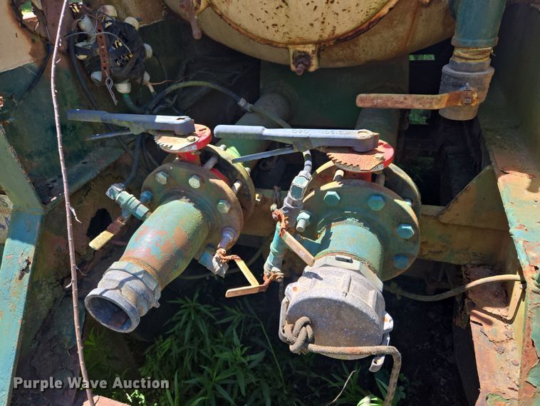 image for item EF2992 2001 Pioneer 130-BBL vacuum trailer