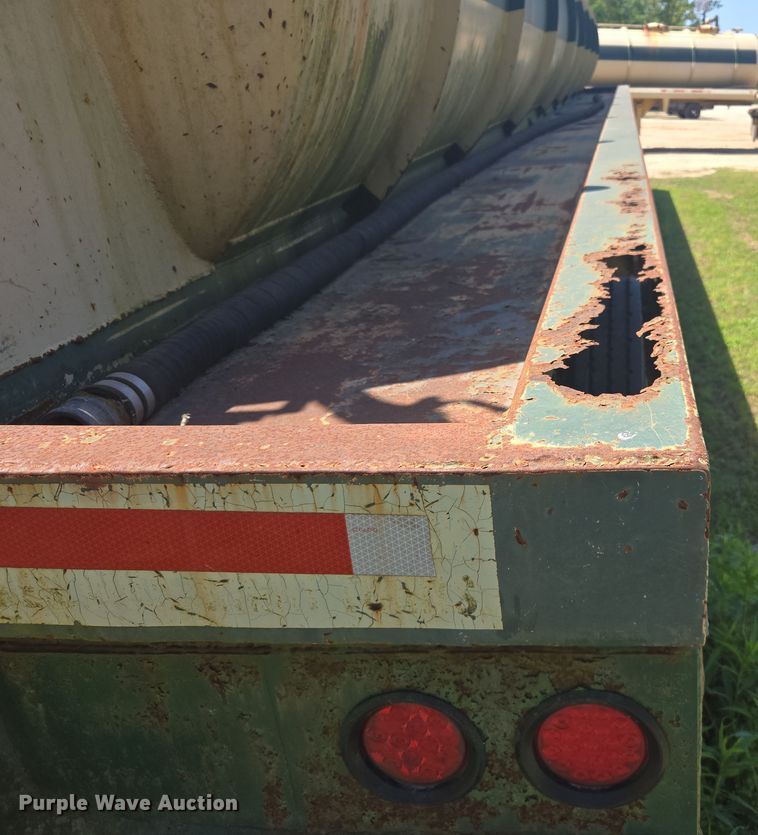 image for item EF2992 2001 Pioneer 130-BBL vacuum trailer