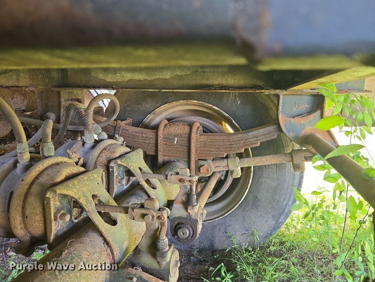 image for item EF2992 2001 Pioneer 130-BBL vacuum trailer