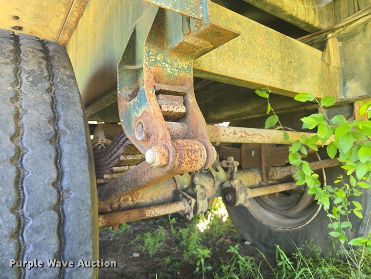 image for item EF2992 2001 Pioneer 130-BBL vacuum trailer