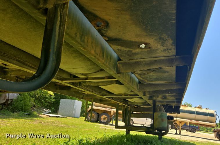 image for item EF2992 2001 Pioneer 130-BBL vacuum trailer