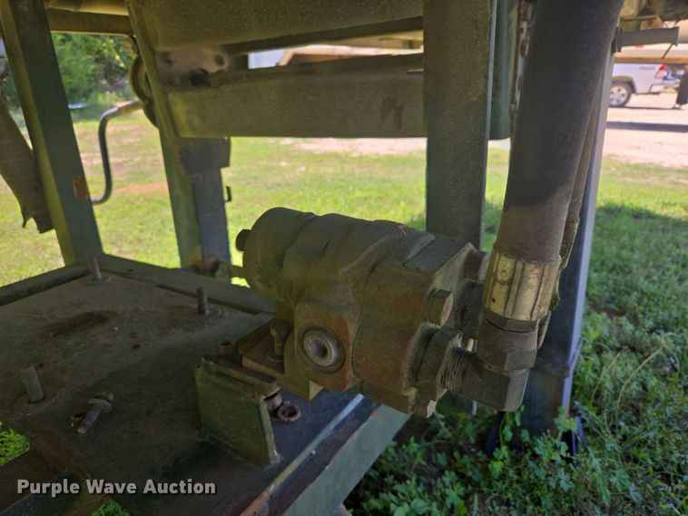 image for item EF2992 2001 Pioneer 130-BBL vacuum trailer