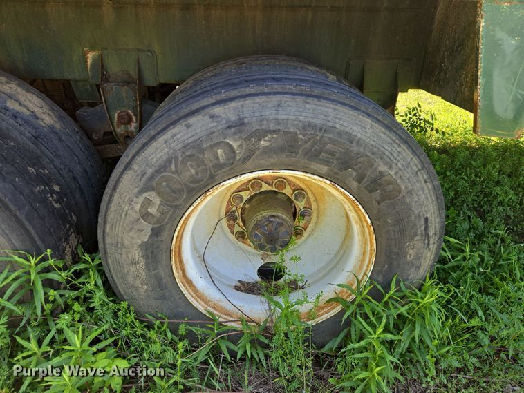 image for item EF2992 2001 Pioneer 130-BBL vacuum trailer