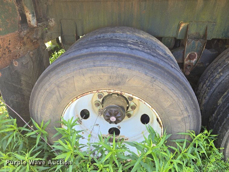 image for item EF2992 2001 Pioneer 130-BBL vacuum trailer