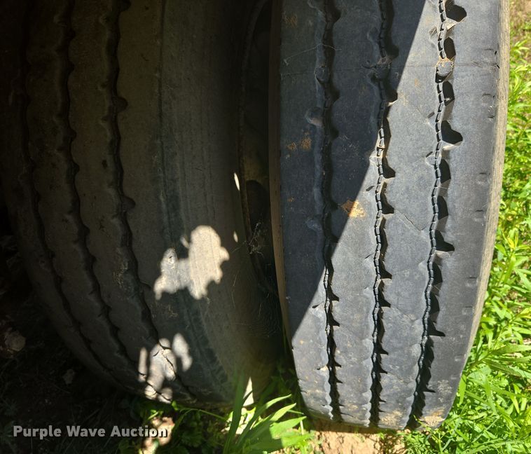 image for item EF2992 2001 Pioneer 130-BBL vacuum trailer