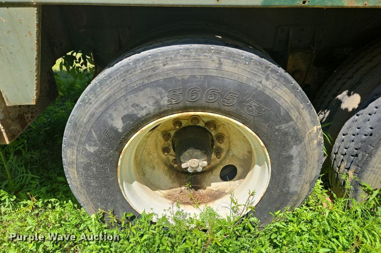 image for item EF2992 2001 Pioneer 130-BBL vacuum trailer