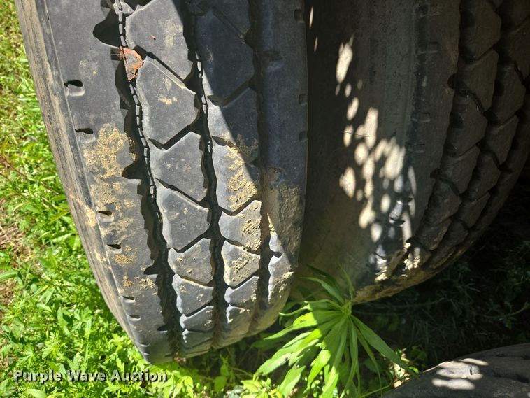 image for item EF2992 2001 Pioneer 130-BBL vacuum trailer