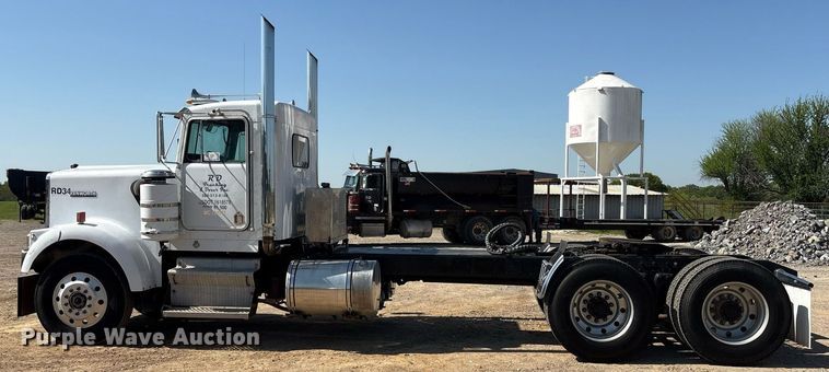image for item EF3000 1992 Kenworth semi truck