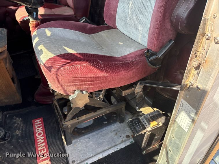 image for item EF3000 1992 Kenworth semi truck