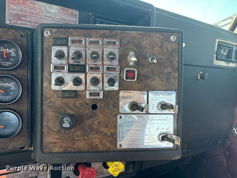 image for item EF3000 1992 Kenworth semi truck