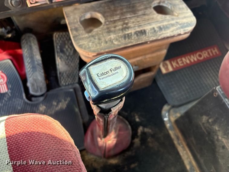 image for item EF3000 1992 Kenworth semi truck