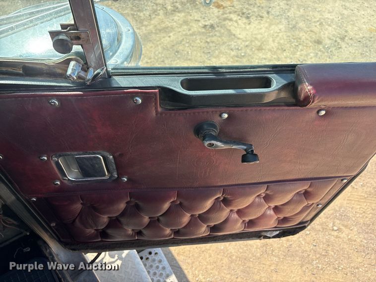 image for item EF3000 1992 Kenworth semi truck