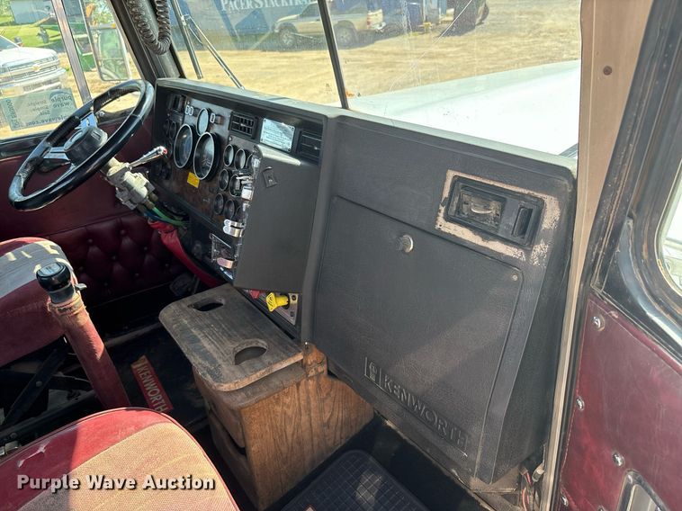 image for item EF3000 1992 Kenworth semi truck