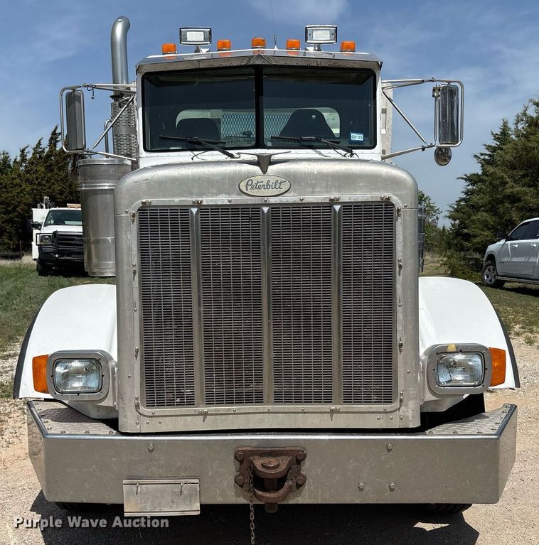 image for item EF3013 1999 Peterbilt 357 semi truck