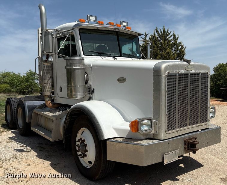 image for item EF3013 1999 Peterbilt 357 semi truck
