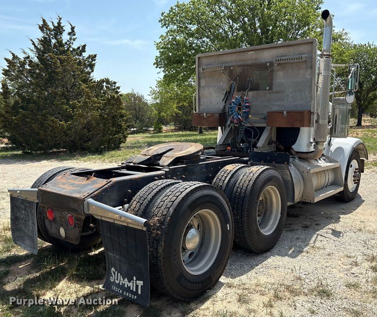 image for item EF3013 1999 Peterbilt 357 semi truck