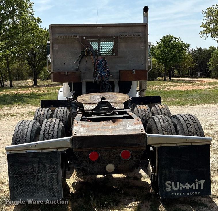 image for item EF3013 1999 Peterbilt 357 semi truck