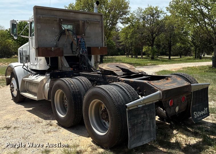 image for item EF3013 1999 Peterbilt 357 semi truck