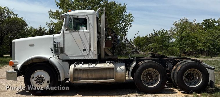 image for item EF3013 1999 Peterbilt 357 semi truck