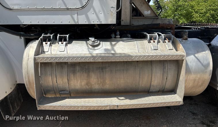 image for item EF3013 1999 Peterbilt 357 semi truck