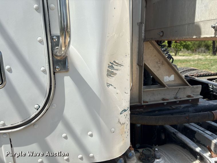 image for item EF3013 1999 Peterbilt 357 semi truck