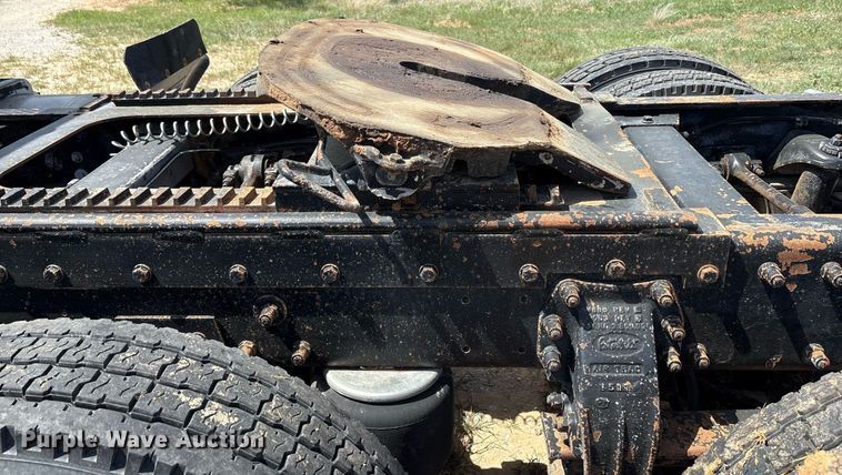 image for item EF3013 1999 Peterbilt 357 semi truck