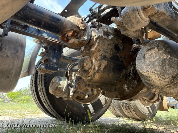 image for item EF3013 1999 Peterbilt 357 semi truck