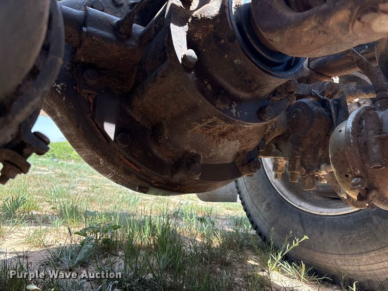 image for item EF3013 1999 Peterbilt 357 semi truck