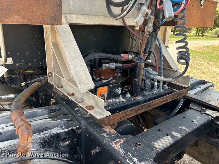 image for item EF3013 1999 Peterbilt 357 semi truck