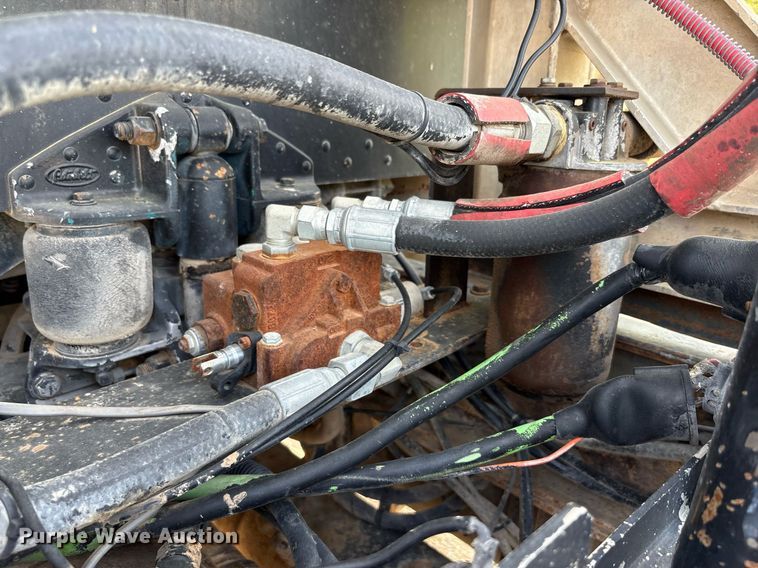 image for item EF3013 1999 Peterbilt 357 semi truck