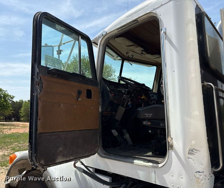 image for item EF3013 1999 Peterbilt 357 semi truck