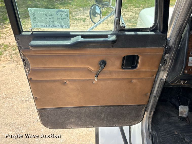 image for item EF3013 1999 Peterbilt 357 semi truck