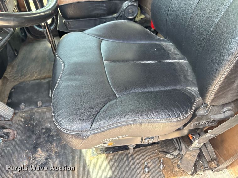 image for item EF3013 1999 Peterbilt 357 semi truck