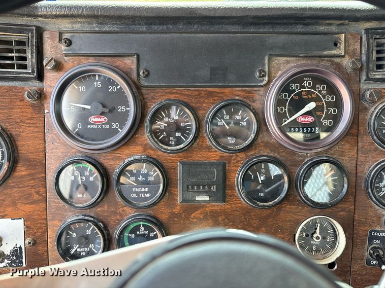 image for item EF3013 1999 Peterbilt 357 semi truck