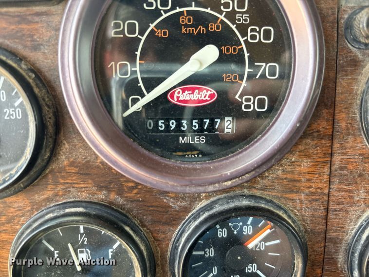 image for item EF3013 1999 Peterbilt 357 semi truck