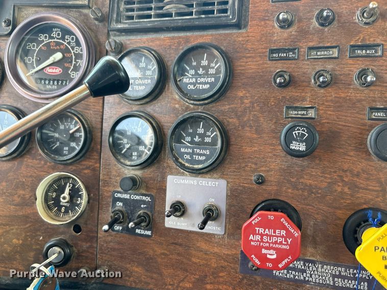 image for item EF3013 1999 Peterbilt 357 semi truck