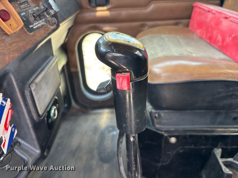 image for item EF3013 1999 Peterbilt 357 semi truck