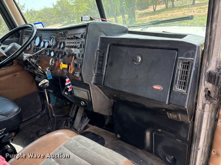 image for item EF3013 1999 Peterbilt 357 semi truck