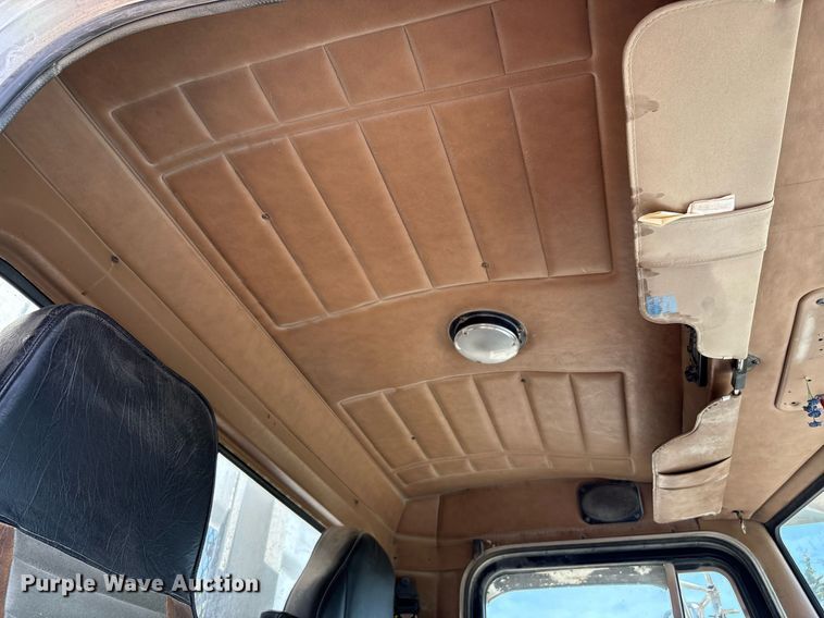 image for item EF3013 1999 Peterbilt 357 semi truck