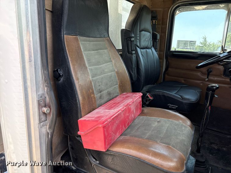 image for item EF3013 1999 Peterbilt 357 semi truck