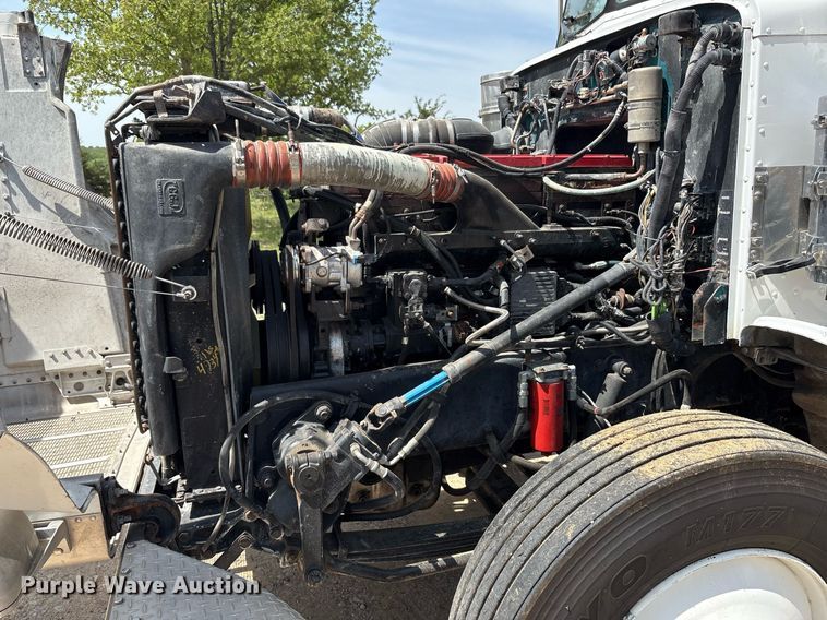 image for item EF3013 1999 Peterbilt 357 semi truck