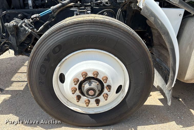 image for item EF3013 1999 Peterbilt 357 semi truck