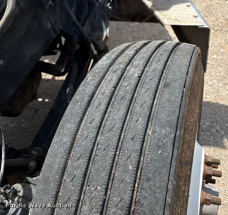 image for item EF3013 1999 Peterbilt 357 semi truck