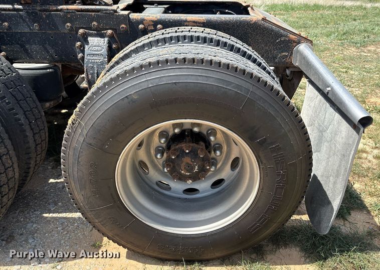 image for item EF3013 1999 Peterbilt 357 semi truck