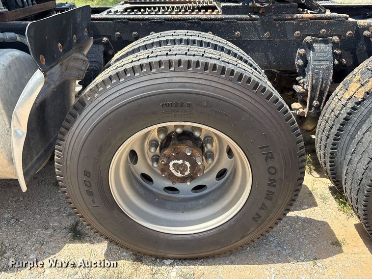 image for item EF3013 1999 Peterbilt 357 semi truck