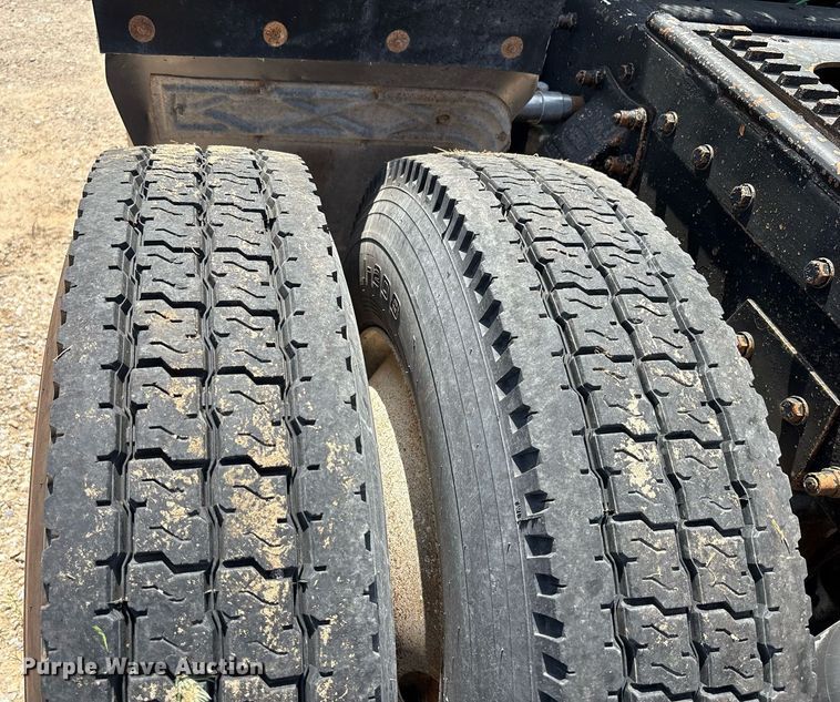 image for item EF3013 1999 Peterbilt 357 semi truck