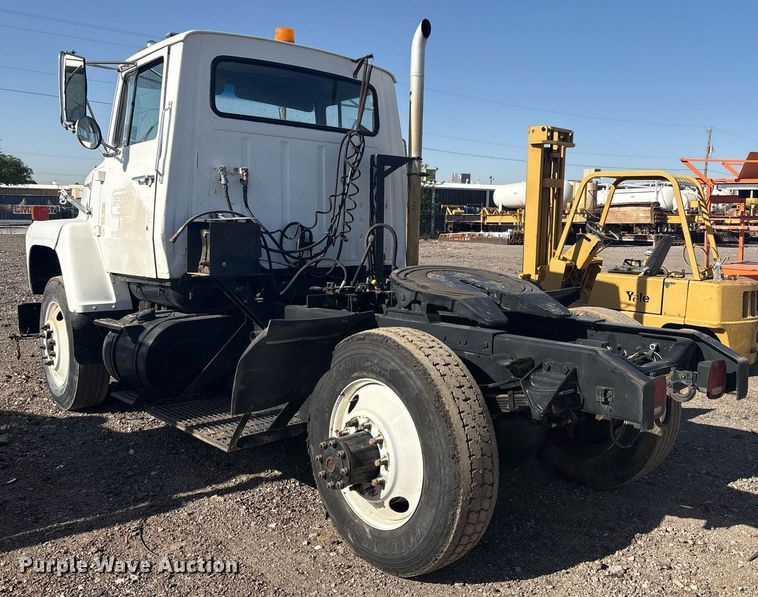image for item EF3027 1987 Ford LN8000 semi truck