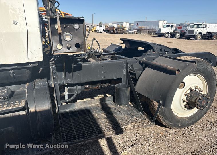 image for item EF3027 1987 Ford LN8000 semi truck