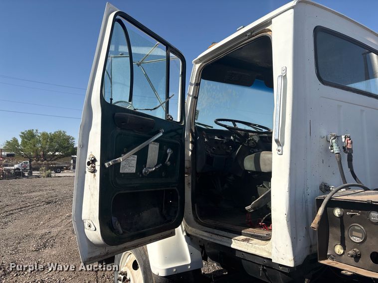 image for item EF3027 1987 Ford LN8000 semi truck