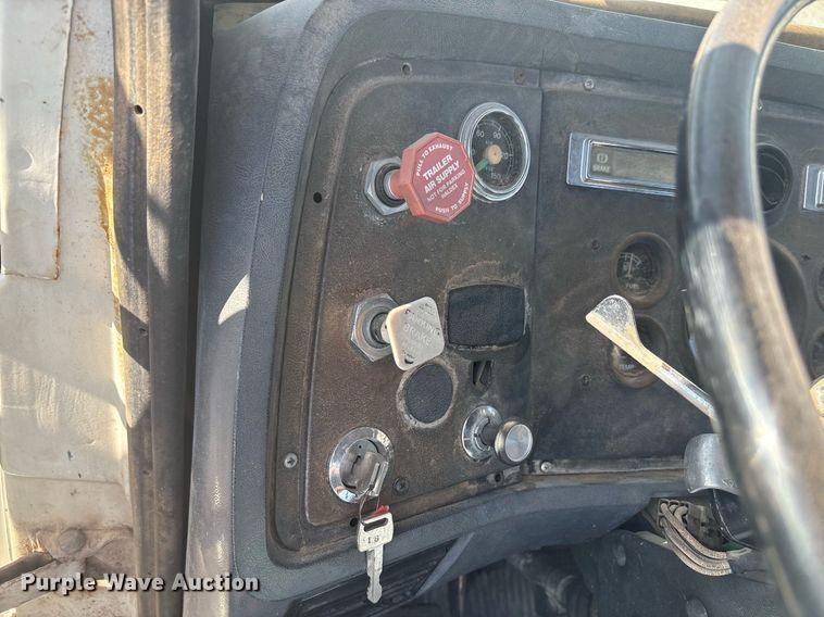 image for item EF3027 1987 Ford LN8000 semi truck